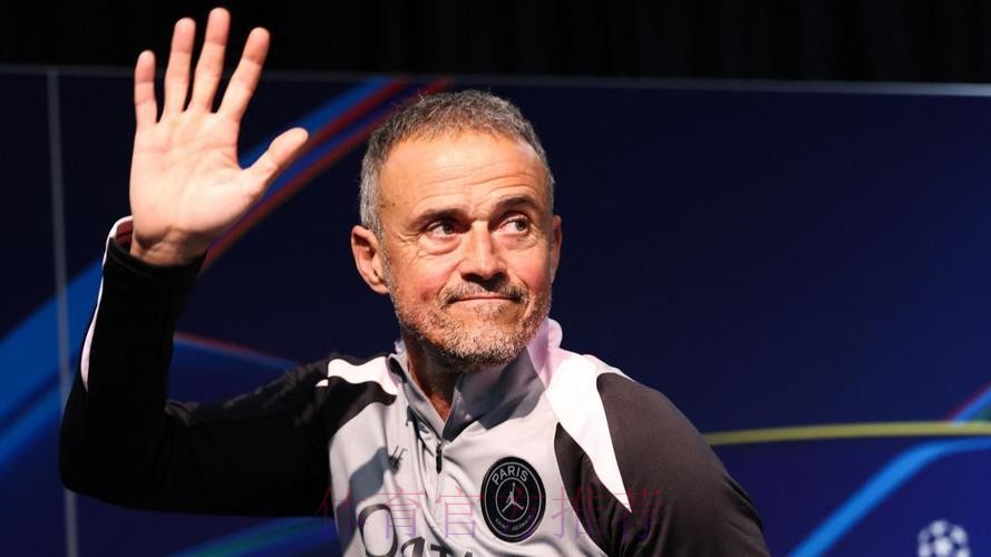 官方:巴黎主帅恩里克当选2025FIFA年度最佳男足教练 官方:巴黎主帅恩里克当选2025FIFA年度最佳男足教练